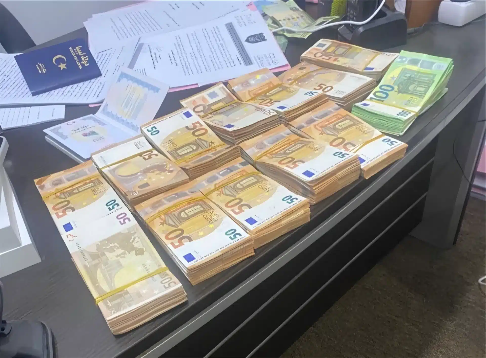 ضبط 140 ألف يورو بمطار معيتيقة وإحباط محاولة تهريب عملة أجنبية