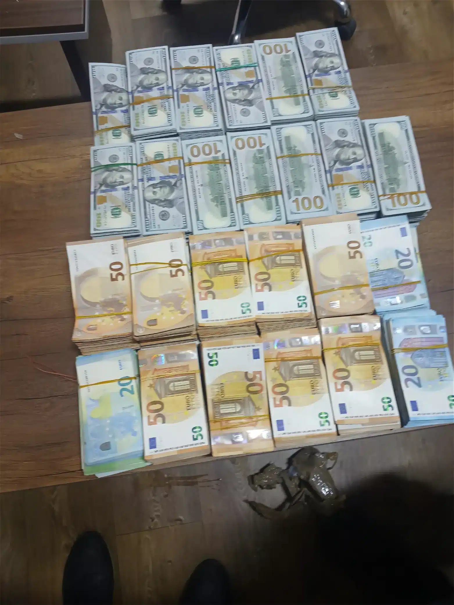 إحباط محاولة تهريب مبالغ مالية ضخمة بمعبر رأس اجدير البري1