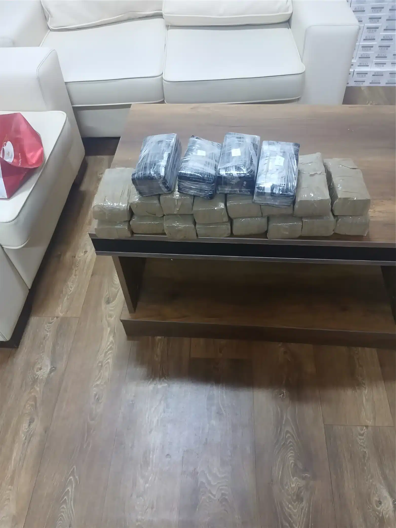 إحباط محاولة تهريب مبالغ مالية ضخمة بمعبر رأس اجدير البري2 scaled