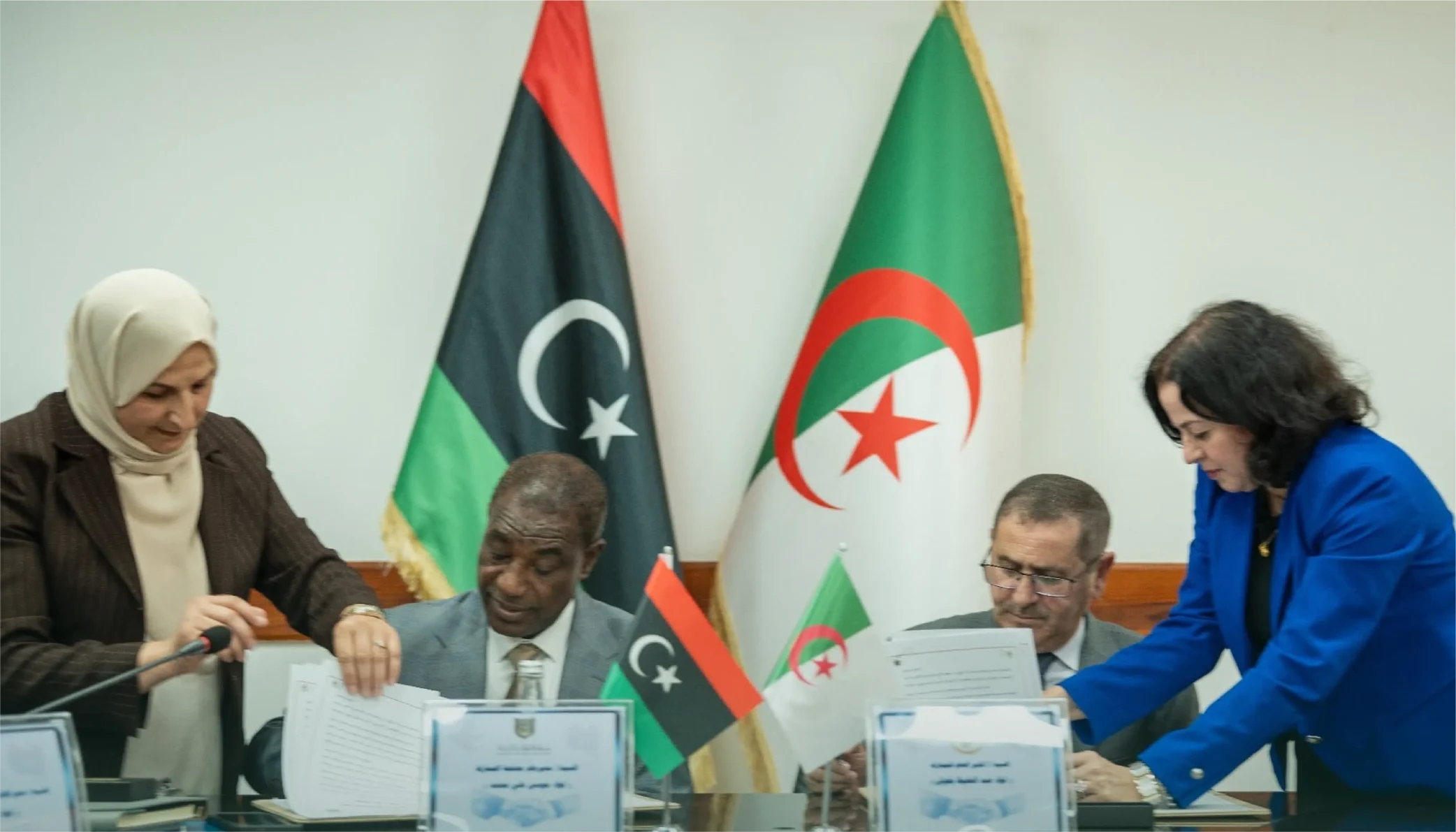 توقيع محضر اتفاق تعاون بين الجمارك الليبية والجزائرية2 scaled